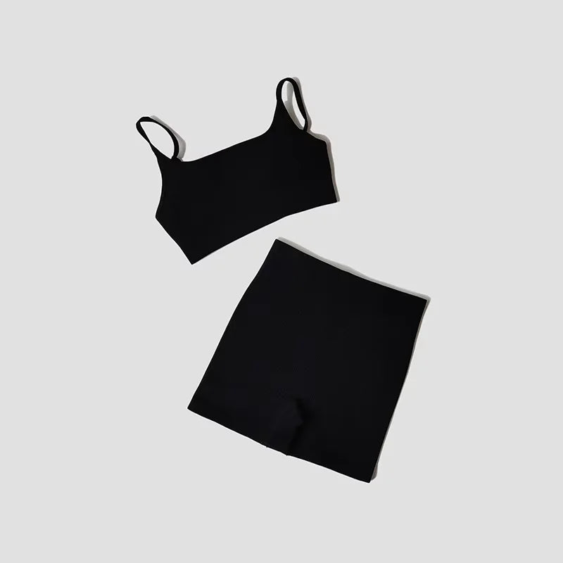 Conjunto Yoga Flow™ | Top Deportivo con Sujetador Integrado y Shorts de Cintura Alta