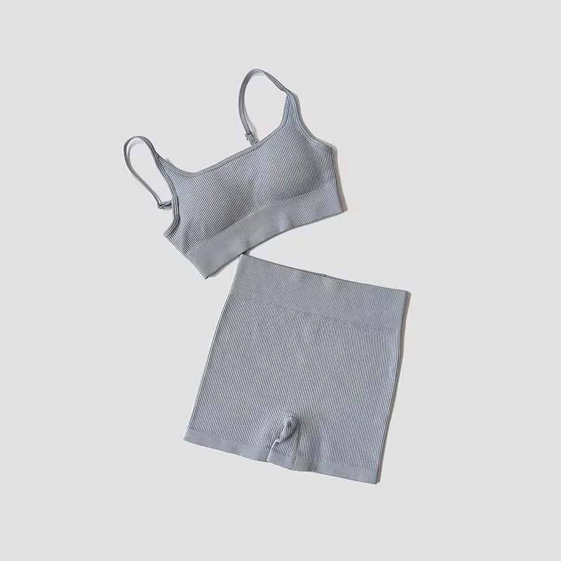 Conjunto Yoga Flow™ | Top Deportivo con Sujetador Integrado y Shorts de Cintura Alta